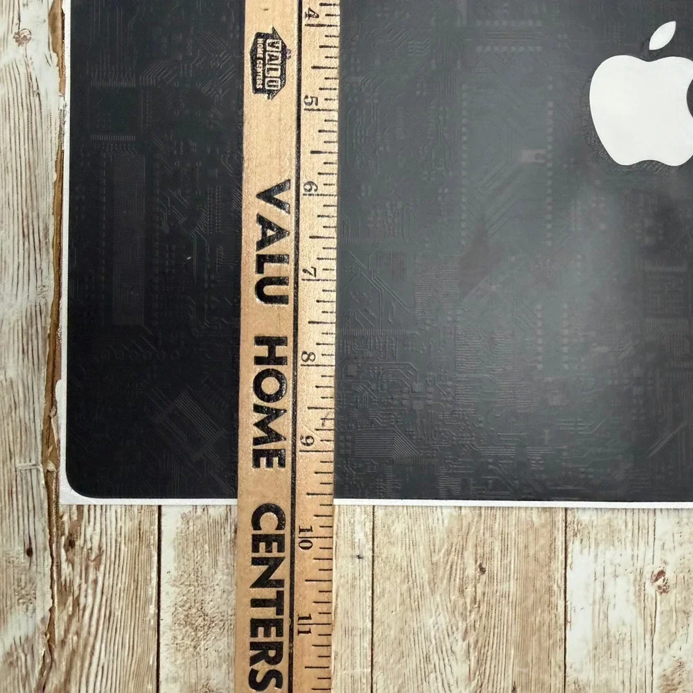 Dbrand Apple 16